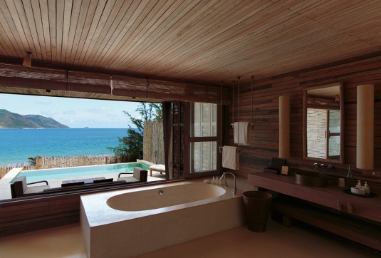 Bathrom with a View-ocean