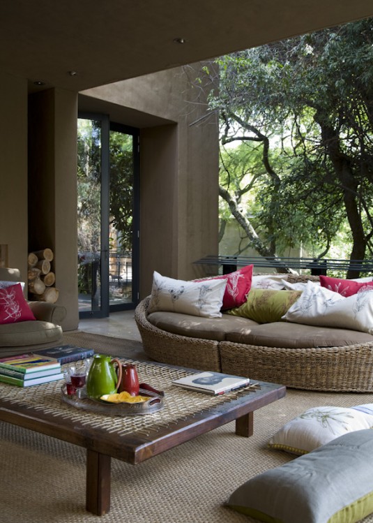 patio furniture-colorful pillows