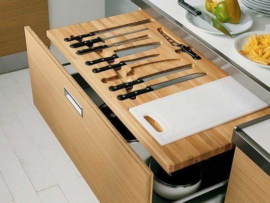 pull-out knife storage