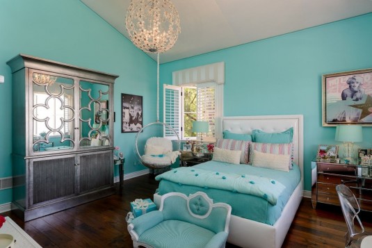 tufted bed-white and mint