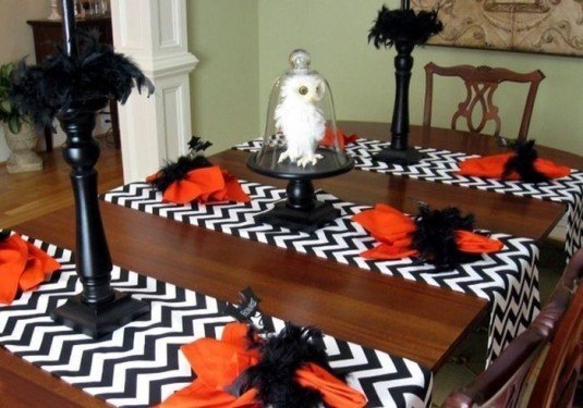 1351162663Halloween-Table-Decorating-Design-ideas