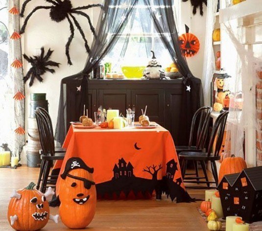 73401021_Halloween_tablecloth_at_Pottery_Barn_Kids_in_room