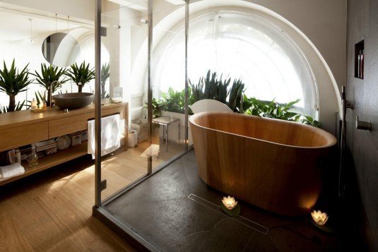 interior-modern-japanese-style-bathroom-design-ideas-with-wooden-floor-and-free-standing-wooden-bathtubs-also-ceramics-wall-layer-and-glass-door-also-curved-glass-windows-and-plant-ornaments-also-wood