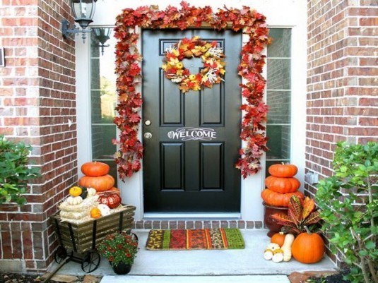 interior-wonderful-home-fall-decorating-ideas-front-porch-design-ideas-with-awesome-helloween-decorations-and-falling-leaves-harvest-door-inspiring-autumn-porch-decorating-ideas-for-you