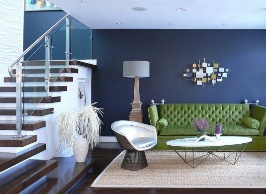 Bold-green-sofa-along-with-the-timeless-Platner-armchair-in-the-living-room