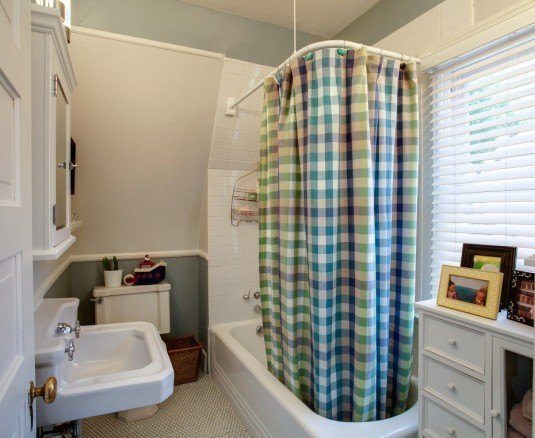 bathroo-plaid curtain