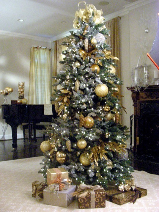 hoho1s07-green-flocked-tree.jpg.rend.hgtvcom.1280.1707