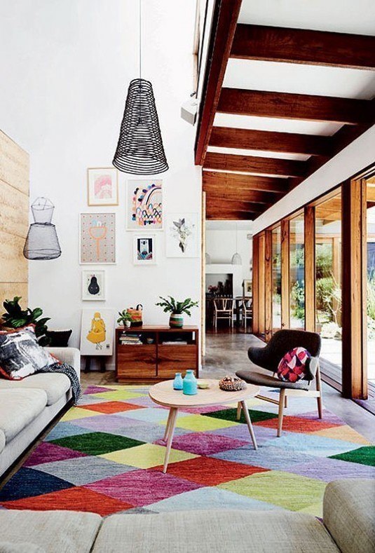 living-room-with-bold-rug