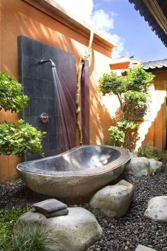 outdoor bathroom1