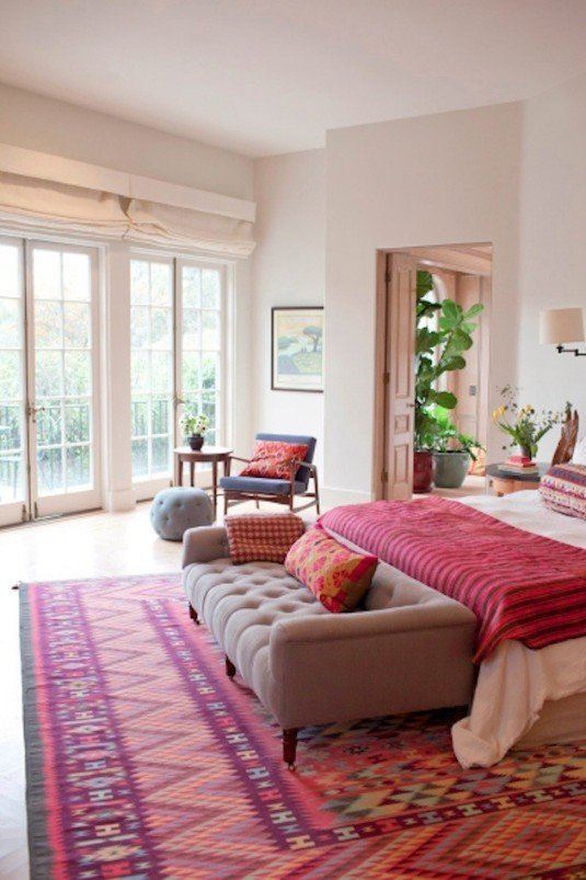 Bright-Patterned-Bedroom-Rug