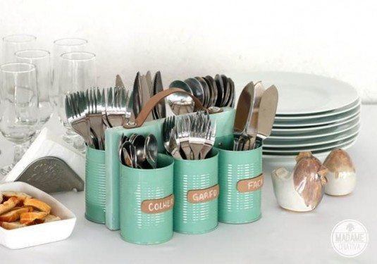DIY-Cutlery-Holder-from-Tin-Cans-and-Wood-3
