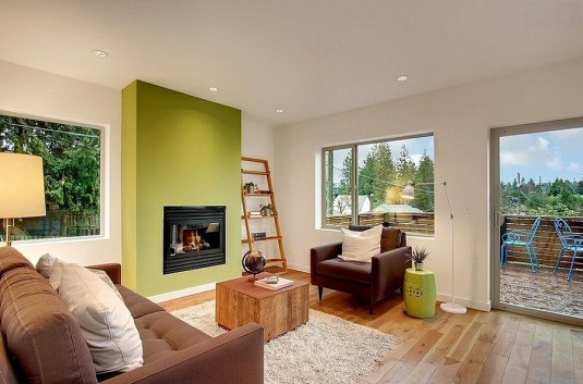 Stylish-living-room-with-a-green-accent-wall