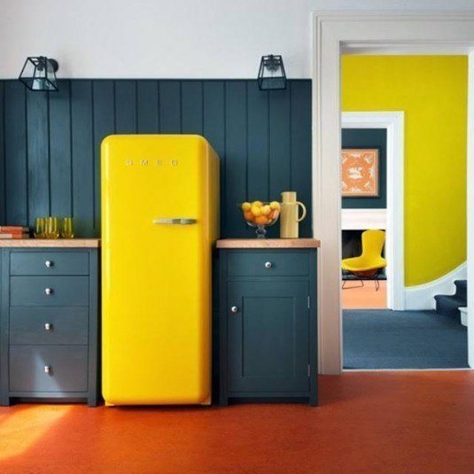 Yellow-and-Charcoal-Kitchen-Homes-and-Gardens-Housetohome_thumb[1]