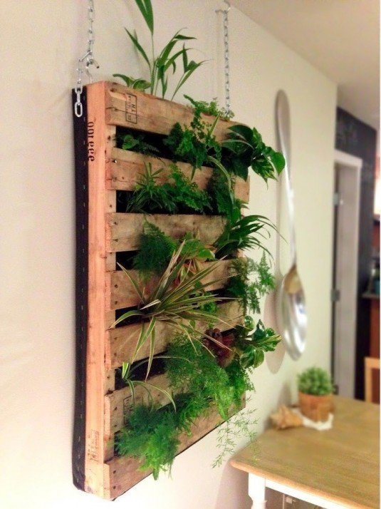 diy-vertical-planter-ideas-from-recycled-shipping-pallet