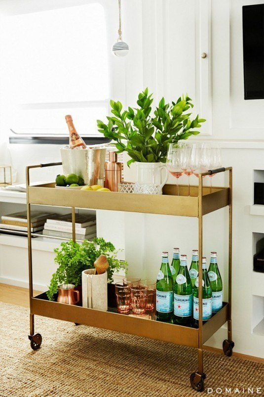 10 Amazing Ways to Incorporate a Home Bar In Your Tiny Apartment