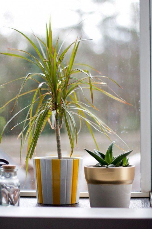 Glitter-and-Goat-Cheese-DIY-spray-painted-plant-pots-from-Ikea