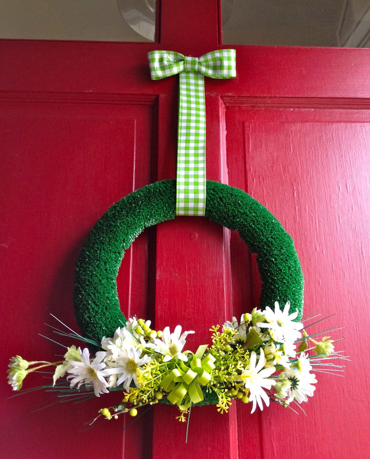 Astonishing Artificial Grass DIY Projects That Will Refresh Your Home