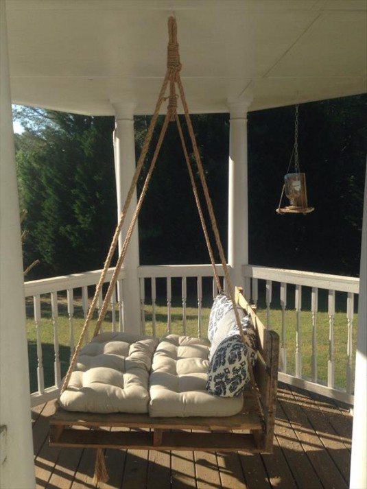 recycled-pallet-bed-swing-2