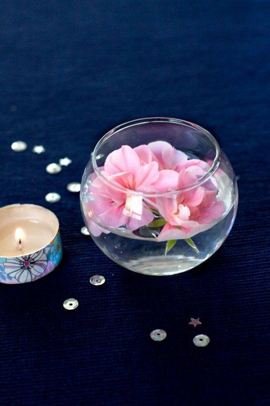 Simple-Spring-Decor-Ideas-Floating-flowers-and-washi-tape-candles-7