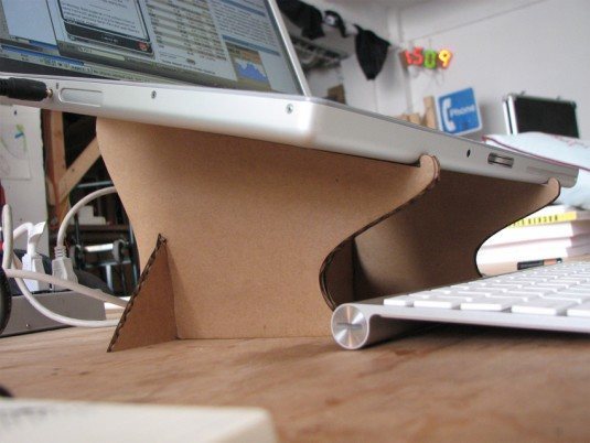 diy-cardboard-laptop-stand-970-80