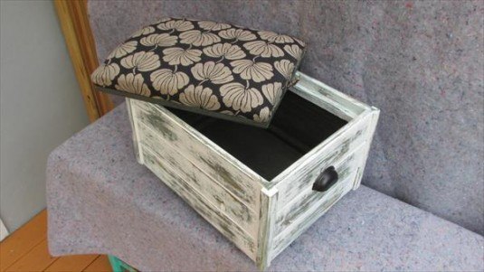 diy-pallet-ottoman-and-foot-stool