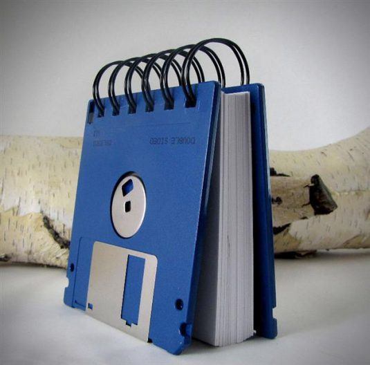Recycled-Floppy-Disk-Notebooks-1