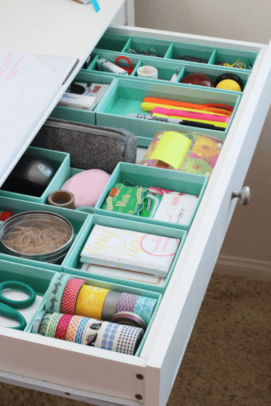 Simple-Desk-Organization-Tips-For-Busy-Moms-And-Not-Only