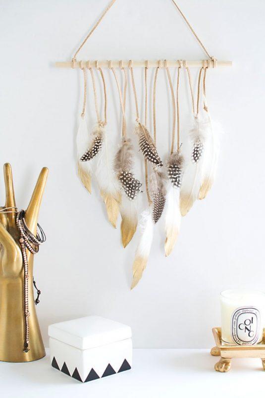 feather-wall-hanging-DIY-645x969