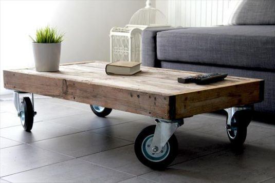 recycled-pallet-coffee-table-with-wheels