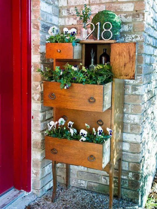 13-Upcycled-Furniture-Ideas-For-Your-Home-and-Garden-homesthetics-2