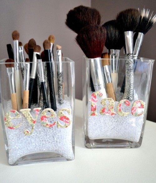 cute-diy-makeup-brush-storage