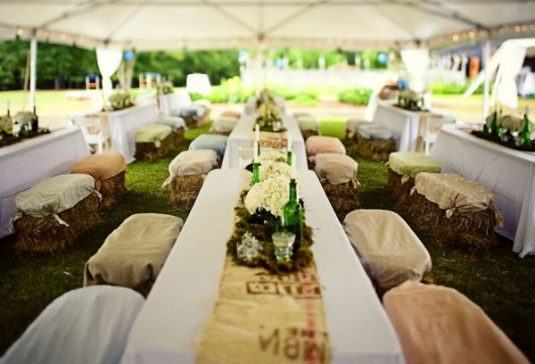 straw-bales-wedding-outdoor-seating