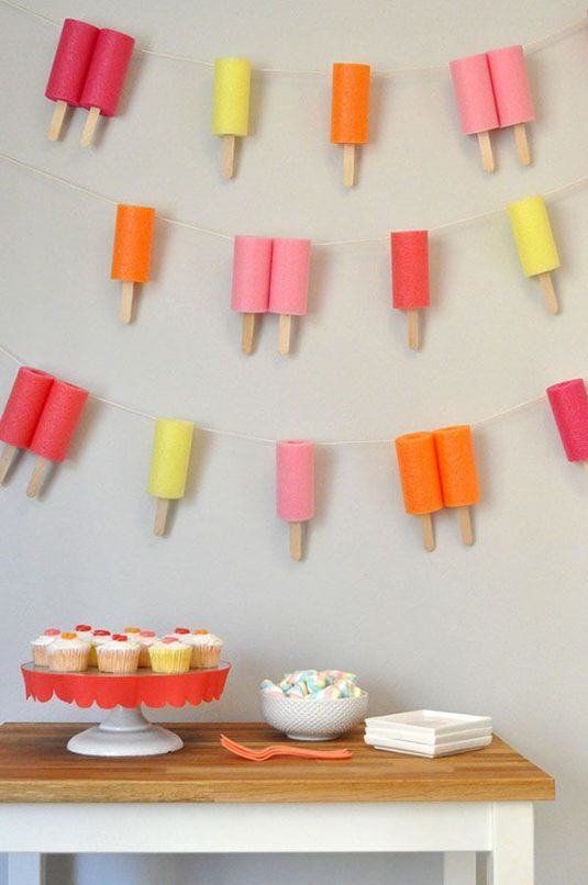 Love-this-DIY-Popsicle-garland-for-a-summer-party