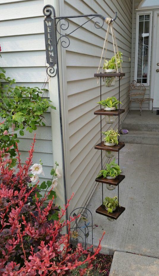 10 Hanging Gardens That Will Make Your Yard More Cheerful