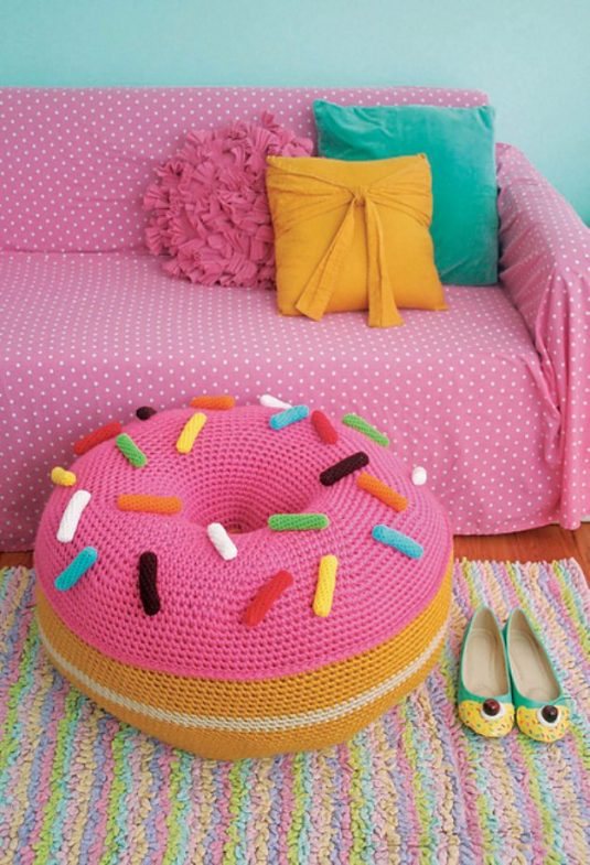 giant-donut-floor-pouf