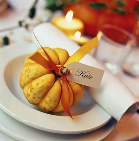 diy-fall-decorating-ideas-table-ornamental-pumpkin-place-card