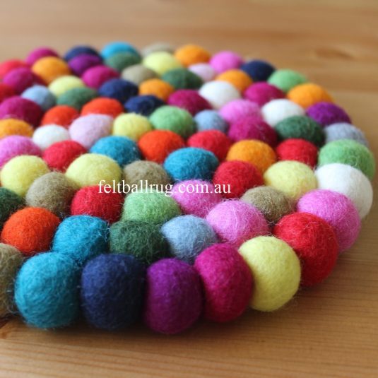 multicolor-felt-ball-trivet_1024x1024