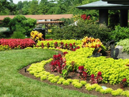Helpful Tips For Creating Garden Landscape Without Spending A Fortune