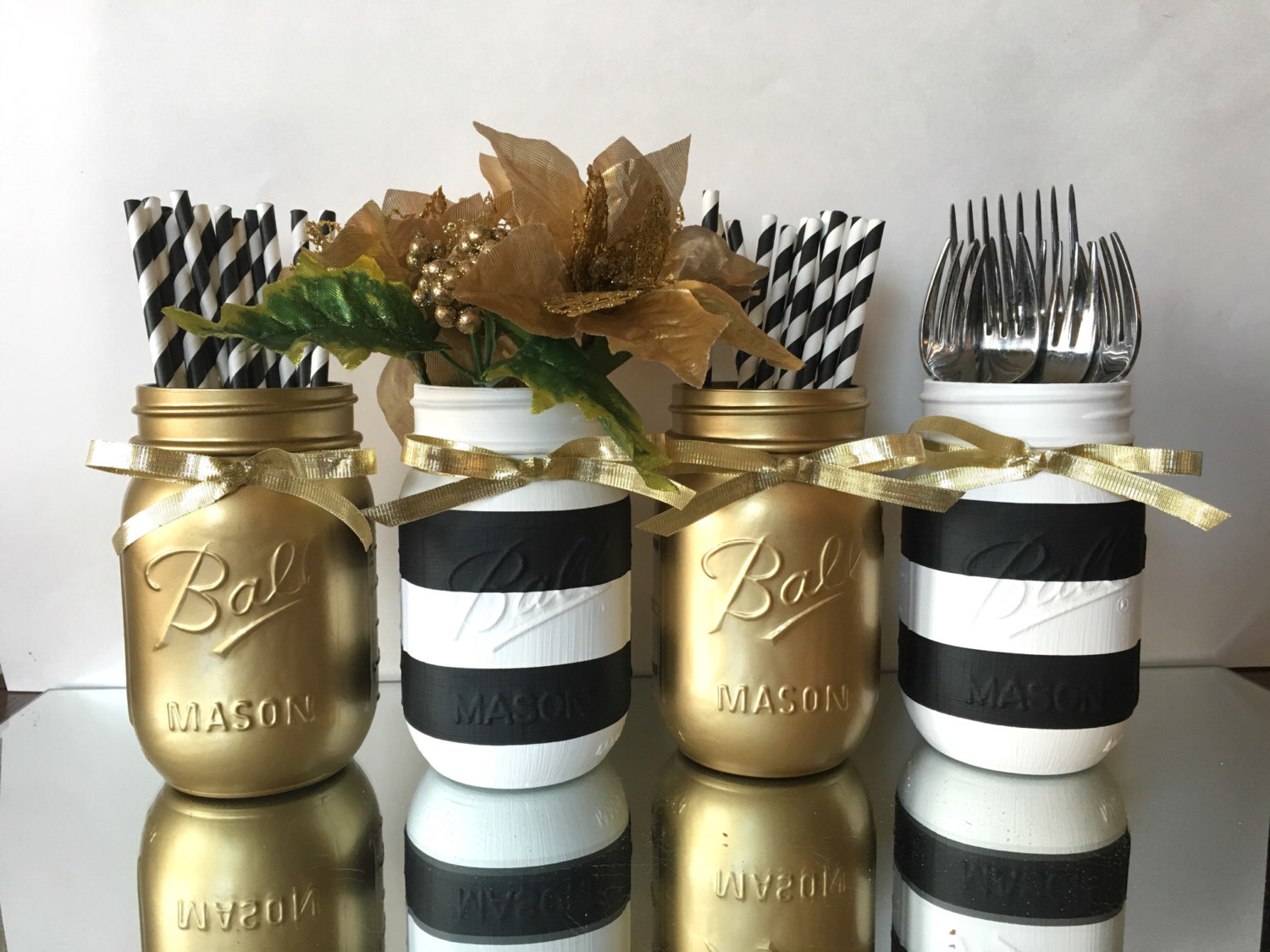 DIY Gold Decor That Will Make Any Room Appear Luxurious