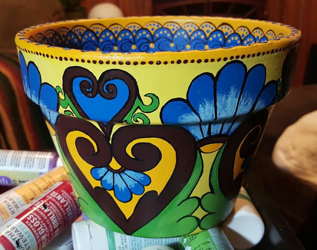 Awesome DIY Painted Clay Pots To Cheer Up Your Outdoor Space