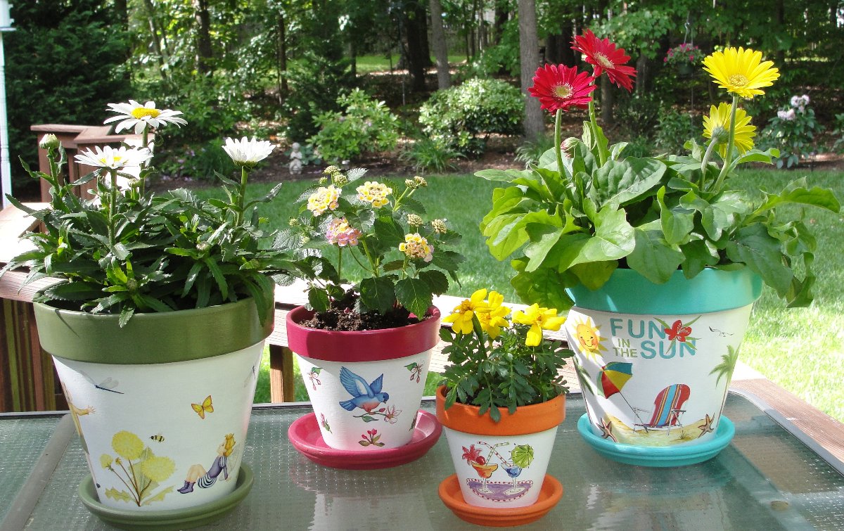 Awesome DIY Painted Clay Pots To Cheer Up Your Outdoor Space   Painted Clay Pot 13 