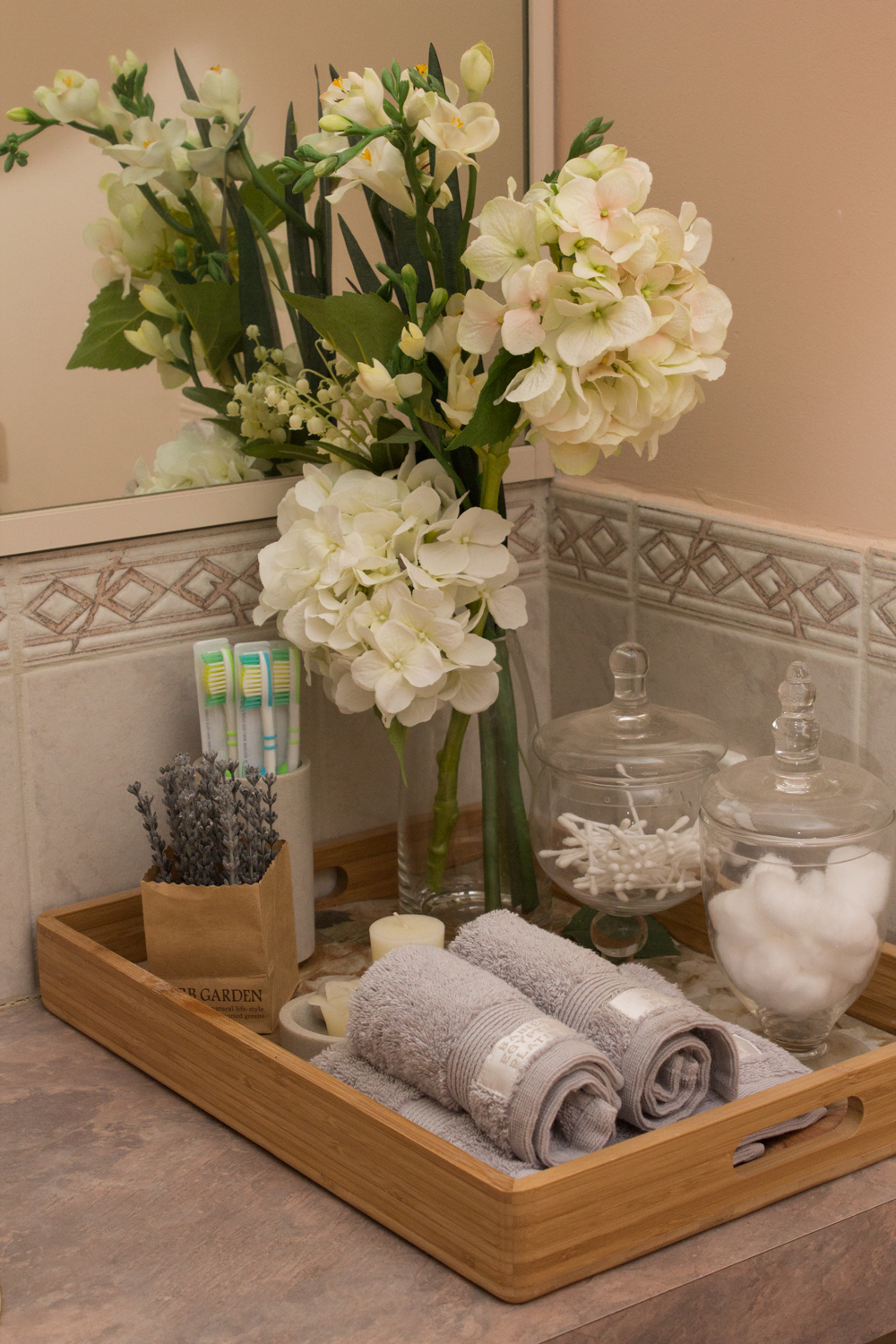 Modern Decorating Bathroom With Towels with Simple Decor