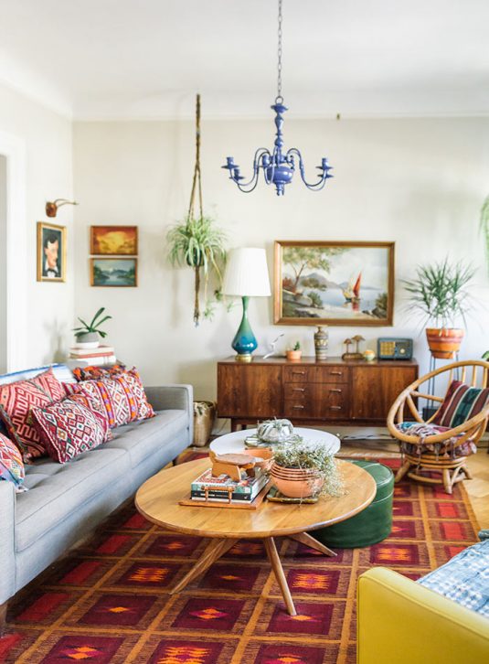 How To Decorate A Bohemian Living Room In 5 Easy Steps