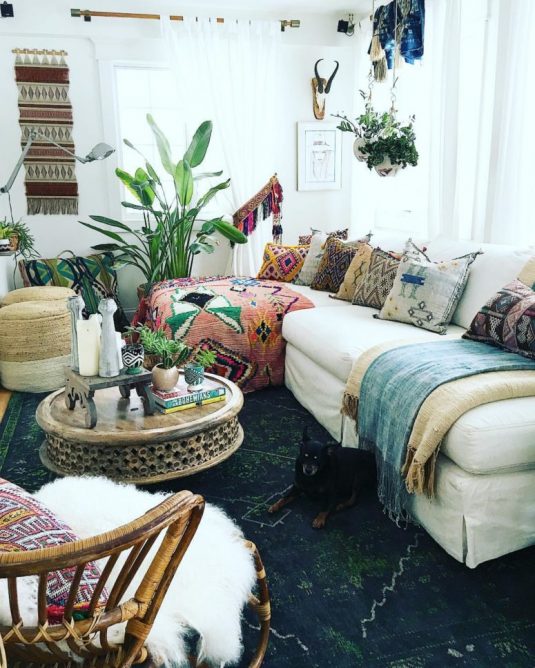 How To Decorate A Bohemian Living Room In 5 Easy Steps