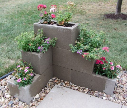 Cheap And Easy DIY Cinder Block Projects For Your Outdoor Space