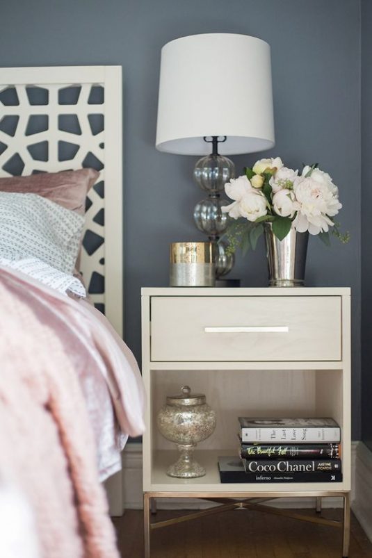 7 Bedside Table Essentials That You Should Have