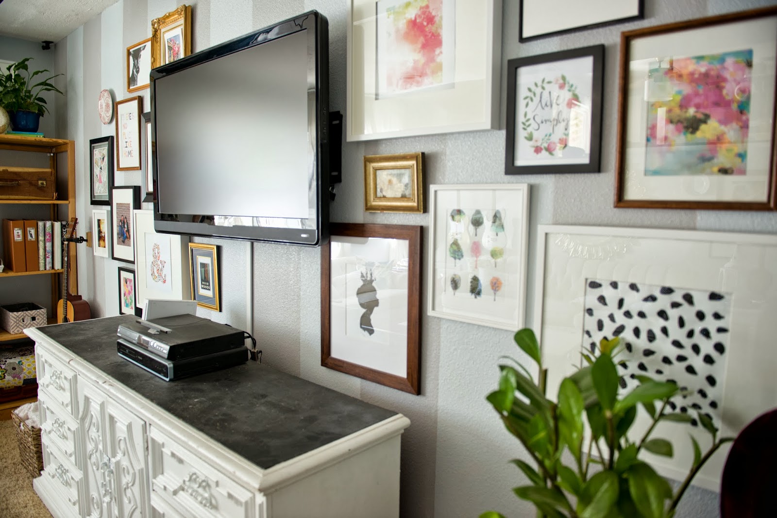 Decor Around TV :Helpful Tips To Make A Statement In Your Living Room