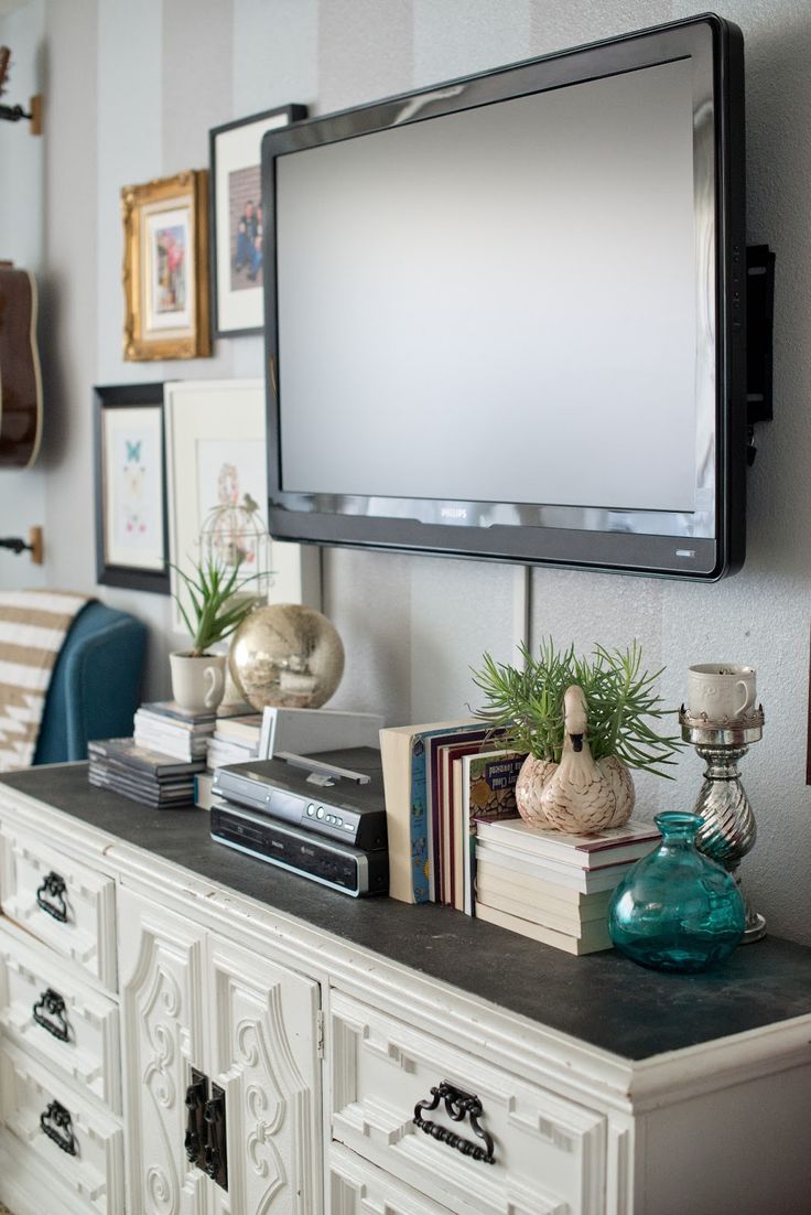 Wall Decor For Living Room Around Tv - Ruang Tamu Dekorasi Sempit ...