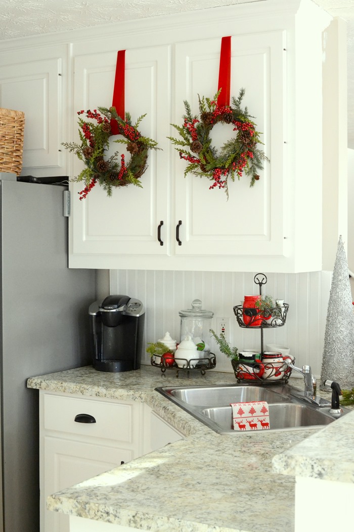 Wonderful Christmas Kitchen Decor Ideas To Make It Cozier