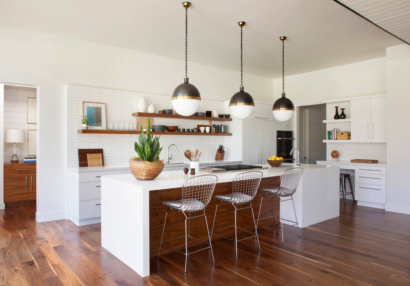 MidCentury Modern Kitchen Designs That Feature A Warm